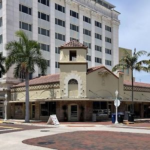 The Banyan Hotel Fort Myers, Tapestry Collection By Hilton